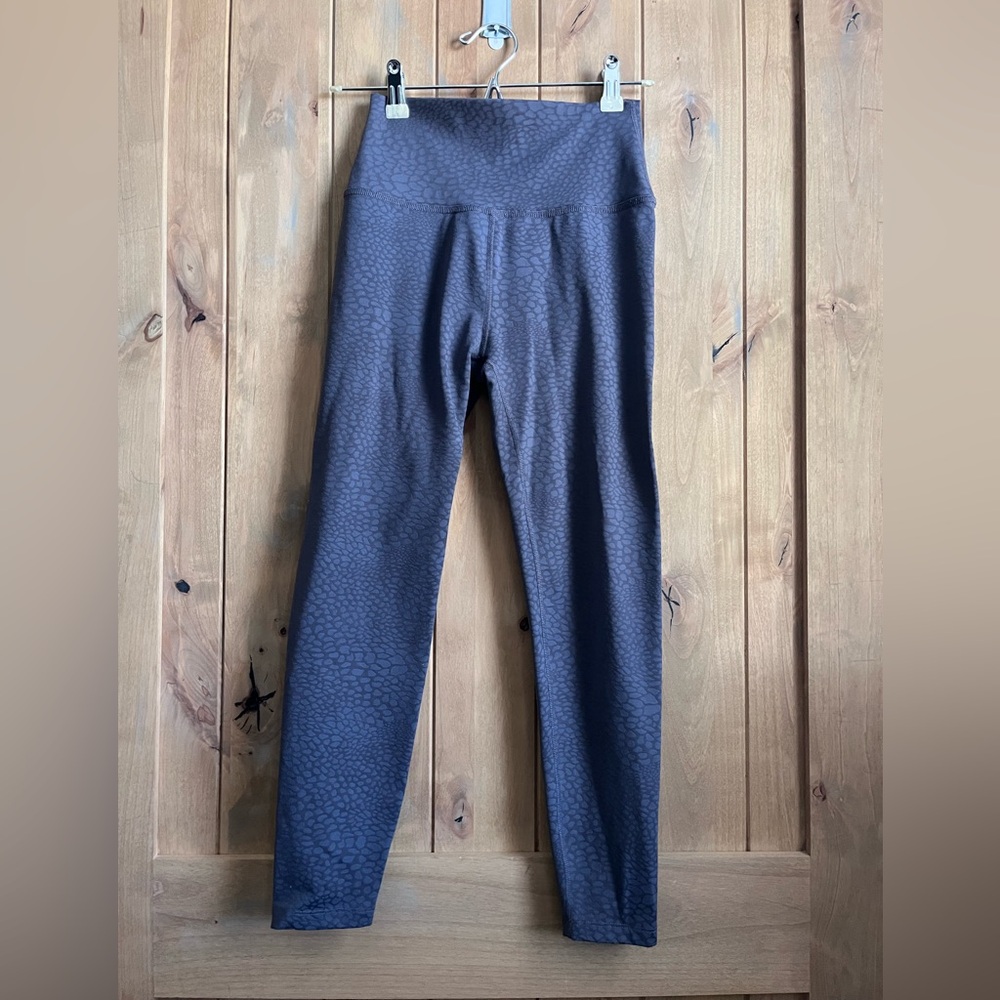 Beyond Yoga Charcoal Pebble-Print Leggings in size S